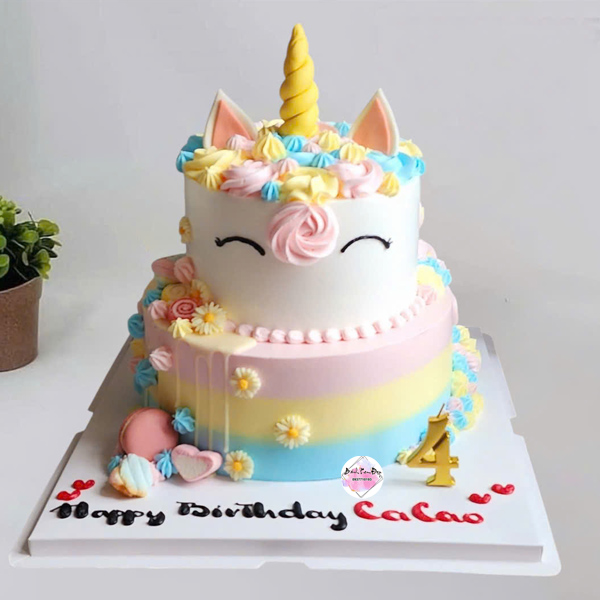 Bánh kem 2 tầng tạo hình con ngựa cho bé gái tuổi Ngọ