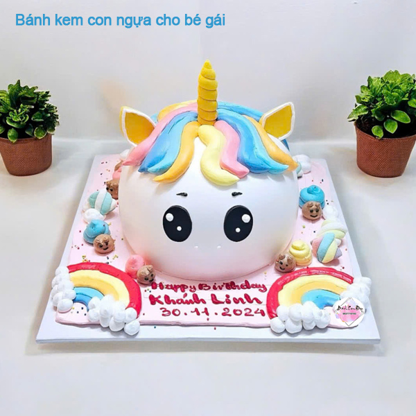 Bánh kem con ngựa cho bé gái tuổi Ngọ dễ thương