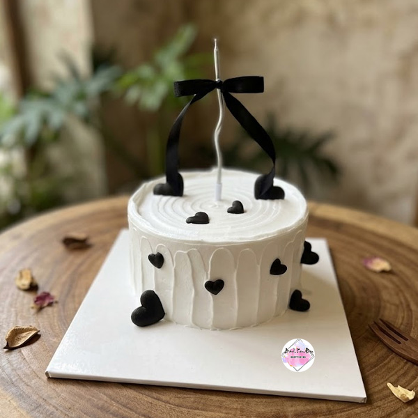 Bánh kem nhỏ trắng đen Bánh kem nhỏ trắng đen cho nữ