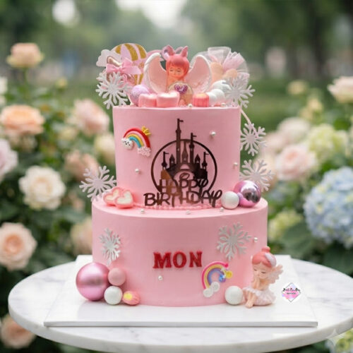 Bánh sinh nhật 2 tầng công chúa màu hồng trang trí nhân vật có cánh, hình lâu đài, cầu vồng và tên MON